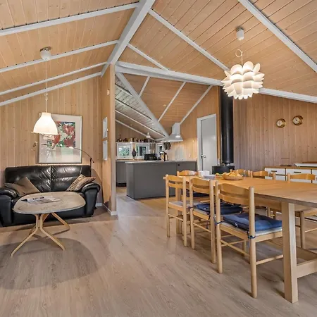 Uta - 300m From The Sea By Interhome