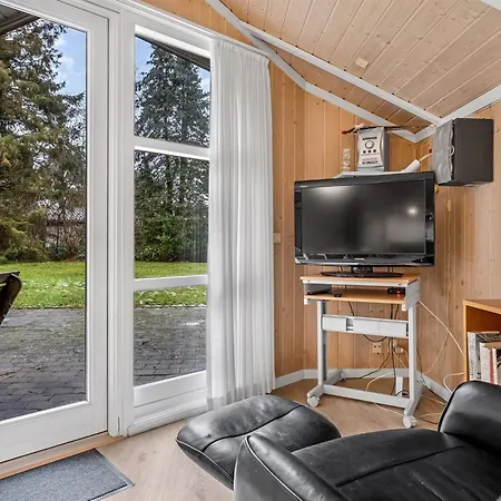 Uta - 300m From The Sea By Interhome