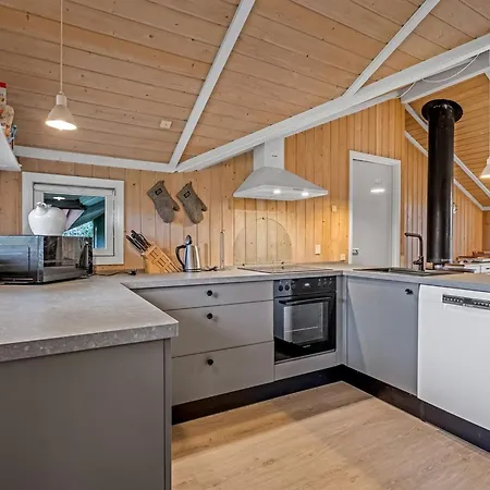 Uta - 300m From The Sea By Interhome