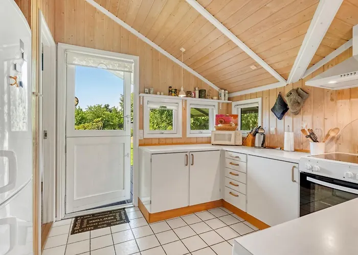 Holiday home Uta - 300m From The Sea By Interhome